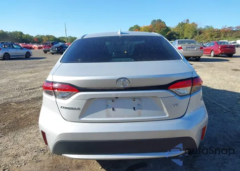 2021 Toyota Corolla Le z USA, uszkodzony, nr VIN 5YFEPMAE2MP260558